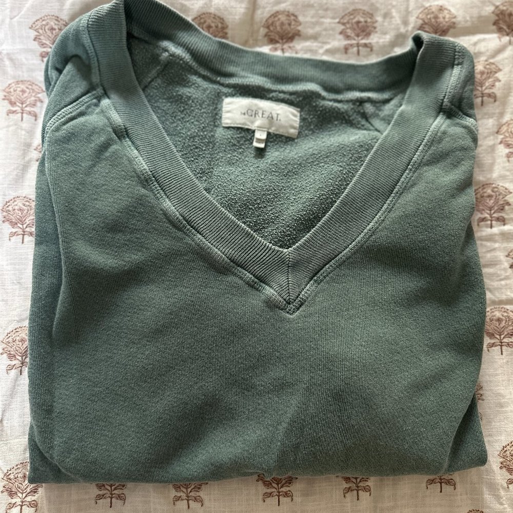 THE GREAT. | V-Neck Sweatshirt | 1/Small | Sage Green